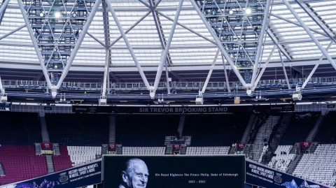 英超赛场静默时刻 三十轮战后共悼菲利普亲王