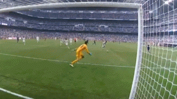 皇马门神库尔图瓦的穿裆魔咒：从梅西到卡索拉的头球羞辱