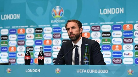 索斯盖特与马奎尔共赴荣耀发布会 英德大战经典时刻永载史册