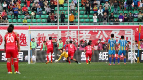 亚冠决赛史诗级逆转：阿尔艾因5-1横扫十人横滨水手，拉希米独造四球加冕冠军