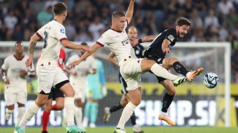 红白军团主场饮恨 荷兰豪门强势晋级欧冠附加赛