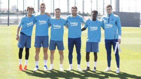 梅西笑容回归训练场，巴萨全速冲刺国王杯最后备战