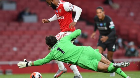 英超焦点战：阿森纳2-1逆转利物浦 拉卡泽特传射建功