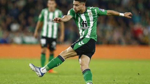 维拉新援莫雷诺加盟仪式举行