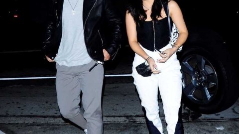 列特赫特与女友浪漫晚餐约会 十指紧扣大秀恩爱