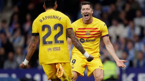 加泰德比烽火：巴萨主场四球盛宴 莱万双响定乾坤