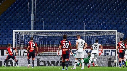 热那亚狮子港的惨痛夜晚：帕尔马神锋科内柳斯戴帽引爆费拉里斯球场