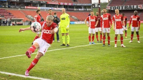 标准列日主场三球完胜比尔肖特 定格激情之夜