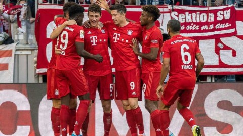 德甲史诗夜：莱万破纪录九连斩，安联球场奏响胜利凯歌