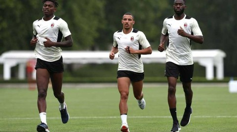 红黑军团蓄势待发：米兰内洛基地迎来新赛季曙光