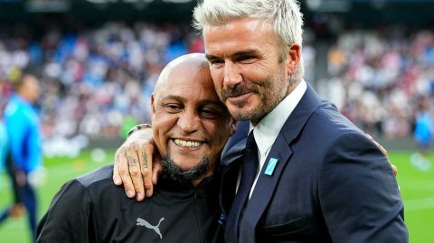 时光荏苒温情依旧：贝克汉姆与卡洛斯、斯科尔斯慈善赛上演绎老友记