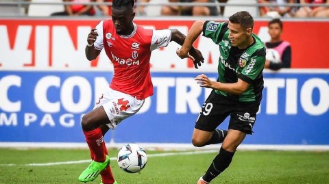 法兰西北境绿茵烽烟起 兰斯朗斯激战铸平局