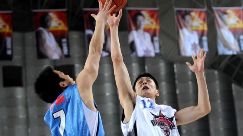 CBA第17轮盘点：杨鸣跃起上篮拉米扎纳突破，新疆逆转天津夺半程冠军