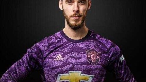 红魔新征程：曼联一九二零赛季标准照中的野心与迷惘