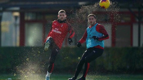 冬至前夕的红黑脉搏：米兰内洛的复苏序曲