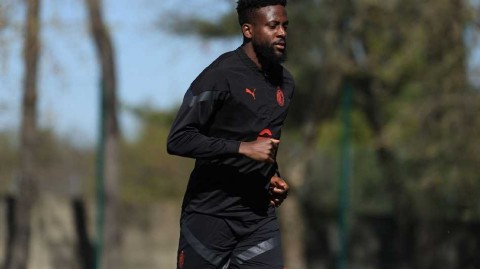 红黑军团集训日 圣西罗的绿茵战歌