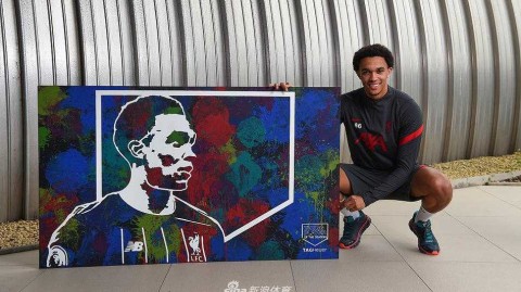 克洛普与阿诺德同获英超年度最佳，红军荣耀在特殊赛季绽放