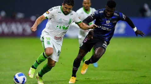 南美解放者杯激战：德尔瓦勒独立主场对阵米内罗美洲