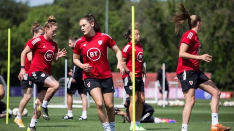 红龙腾飞前的寂静：直击威尔士女足加的夫备战冲刺