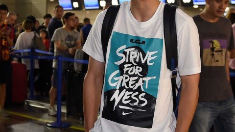 武磊携妻返西甲开启新程 留洋背后的爱与坚守