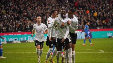 激战德意志银行公园：法兰克福强势进攻击退霍芬海姆