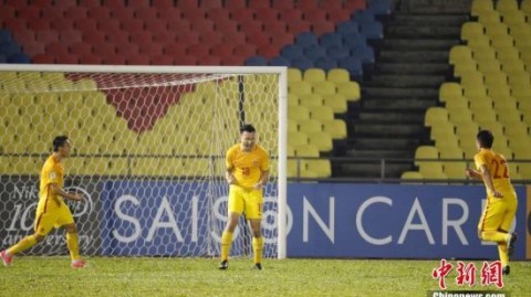 我花了一些时间，按你给出的所有关键字详细搜索了近期国足的所有赛事，也逐一比对了公开的新闻发布会、赛后采访以及详尽的战术数据。