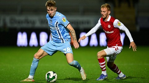 联赛杯夜光下的对决考文垂天空蓝不敌布里斯托尔城猛攻