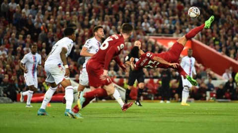 安菲尔德硝烟骤起 红军与雄鹰鏖战争锋