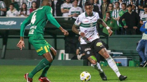 烽火鏖战科里蒂巴主场力克库亚巴勇夺关键三分