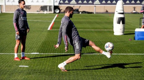 皇家马德里蓄势待发：镜头下的备战瞬间，静候加的斯挑战