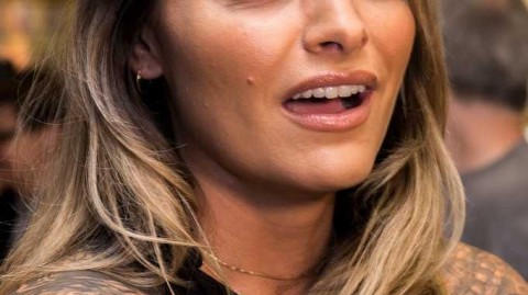 前利物浦门将卡里乌斯女友土超赛场温情助阵