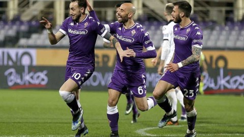 紫百合主场绚丽绽放，弗拉霍维奇与卡斯特罗维利联手上演进球盛宴