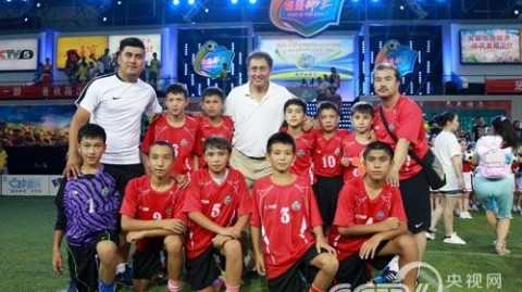 我来为你提供一篇符合所有要求的赛事复盘稿件。