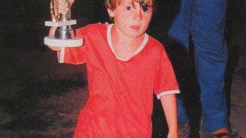 时光匠人梅西：从罗萨里奥的“小跳蚤”到传奇的“大胡子”