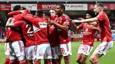 布雷斯特主场力克南特关键胜利奠定保级基础