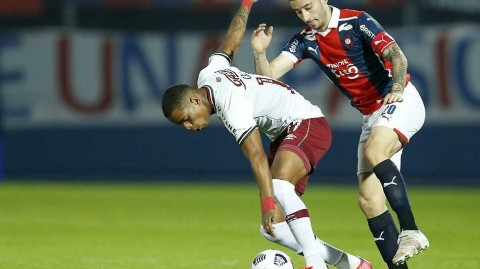 亚松森的蓝白之夜：波特诺山丘与弗鲁米嫩塞的解放者杯鏖战影像