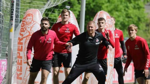 绿茵场上的最后冲刺：科隆队决战前的专注与汗水