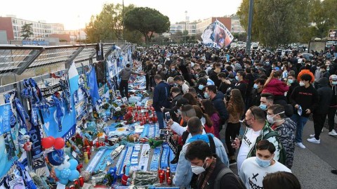 永别了，我们的神！那不勒斯用一种无法复刻的深情送别马拉多纳