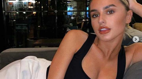 太美了！英伦玫瑰戴维斯：切尔西铁腰奇克身边的清纯佳人