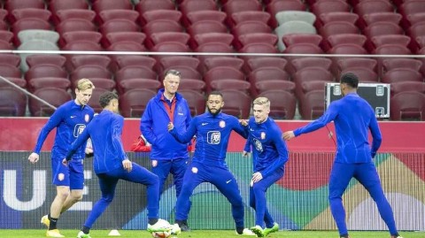 橙色军团华沙备战欧国联 世界杯前最后阅兵