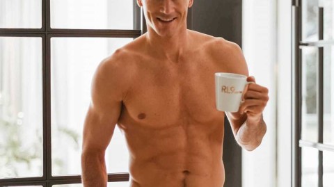 拜仁锋霸隔离期变身商业达人 莱万咖啡与手机副业风生水起