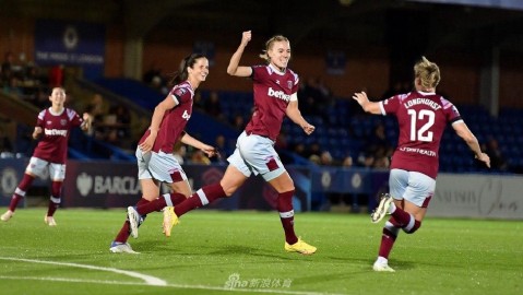 蓝军逆转铁锤帮 女足英超上演精彩对决