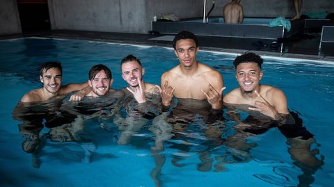 英格兰队泳池水疗 欧预赛前放松有妙招