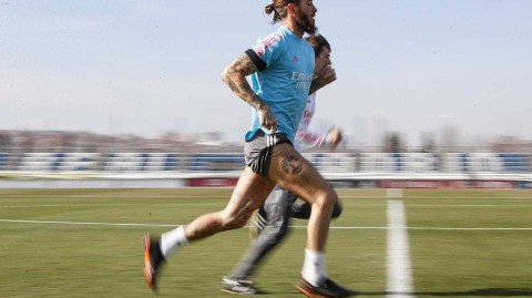 凛冬中的白衣将士皇家马德里积极备战西甲联赛