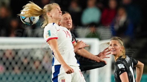 女足世界杯历史性之夜：东道主新西兰揭幕战首胜破冰