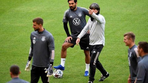 战车重启：德国队斯图加特集结，镜头下的欧国联备战脉搏