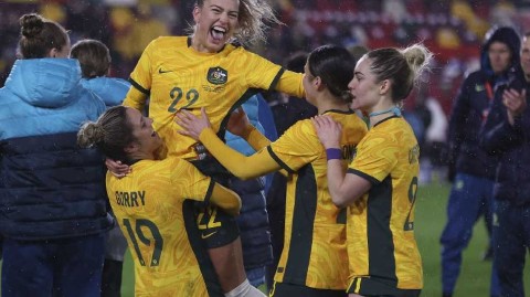 绿茵场上的对决：英澳女足友谊赛纪实