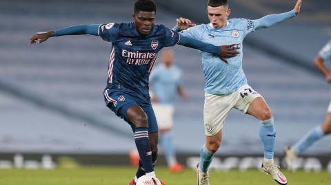 蓝月夜破枪阵：斯特林一击制胜，阿圭罗复出闪耀伊蒂哈德