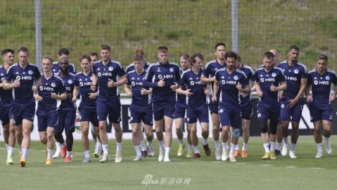 沙尔克蓝军的保级最终战前训练纪实