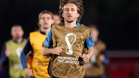 战火燎原绿茵场 格子军团蓄势待发 魔笛长发舞动卡塔尔黄昏